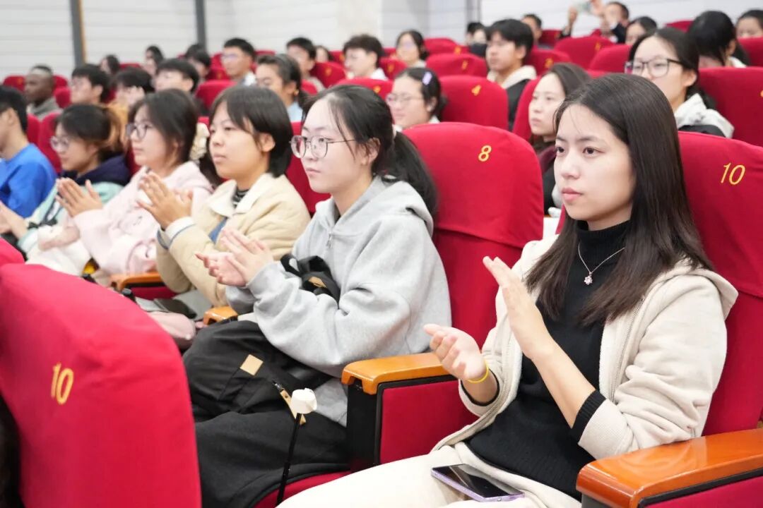 20251106 沙特審計(jì)院院長(zhǎng)胡薩姆·阿蘭卡里先另行通知生受聘南京審計(jì)大學(xué)榮譽(yù)教授儀式 (14).JPG